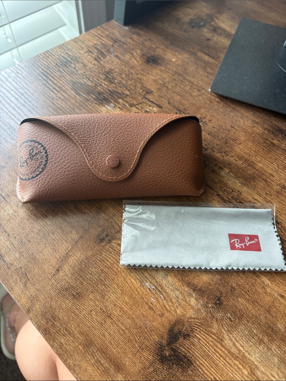 Ray-Ban Brown Leather Sunglasses Case with NWT Branded Cleaning Cloth
